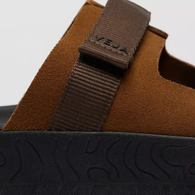 Arpoador Suede Cognac Eagle Black
