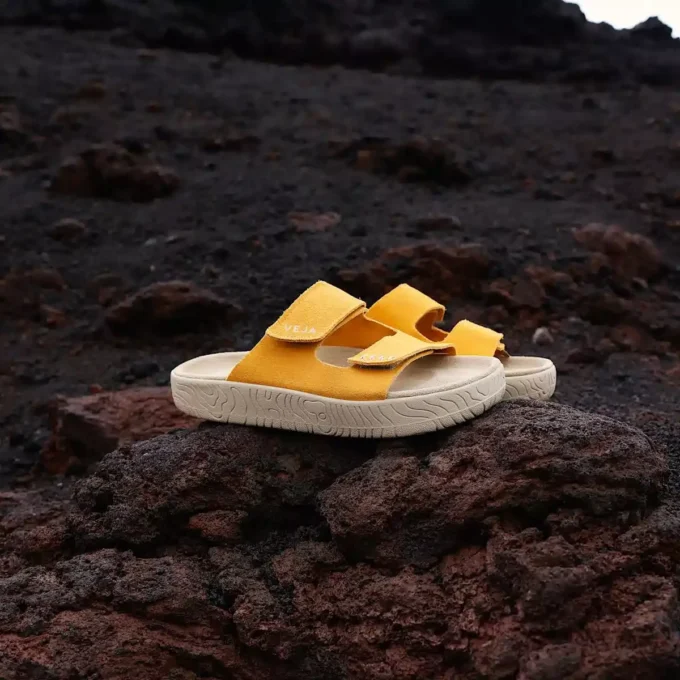 Etna Suede Safran Almond