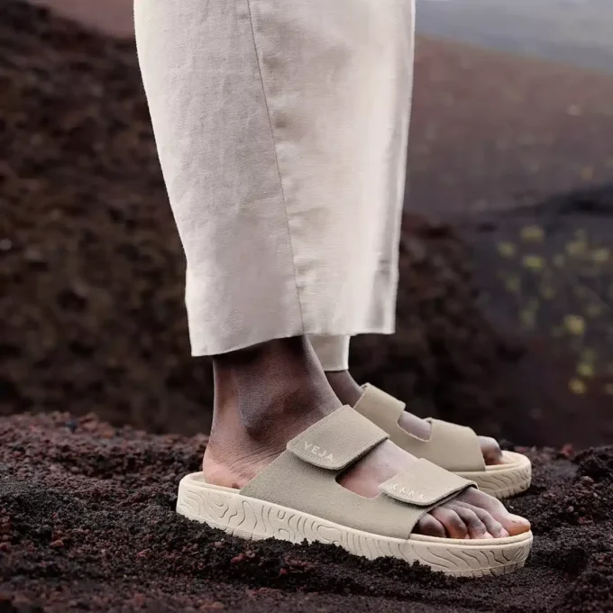 Etna Suede Taupe Almond