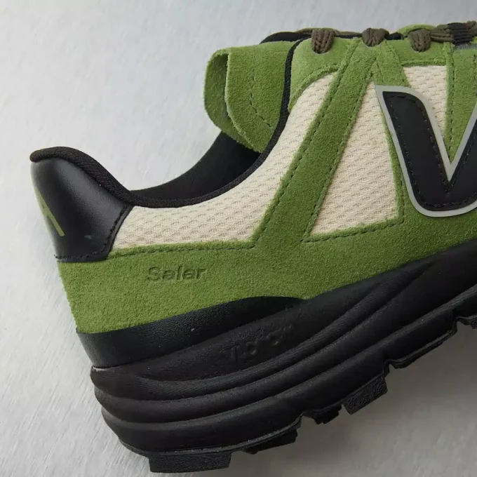 Salar Alveomesh Areia Black Kiwi