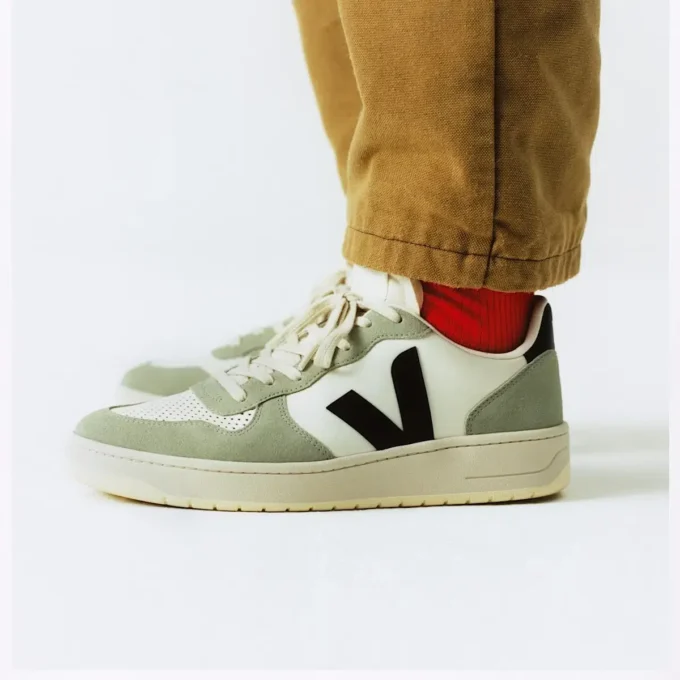 V-10 Leather Pure Black Clay