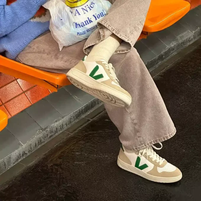 V-10 Leather White Emeraude Sahara