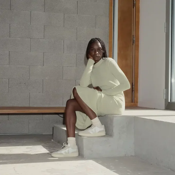 V-90 Leather White Pierre